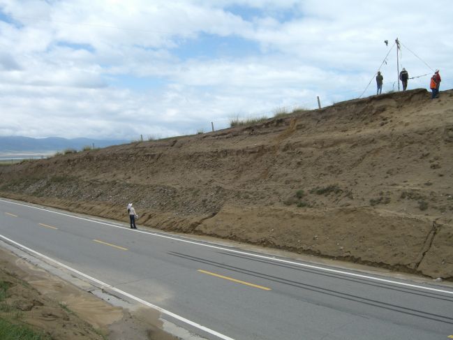  2006:09:03 23:28:10   Roadcut through Aeolian paleodunes on East Side of Lake c.jpg